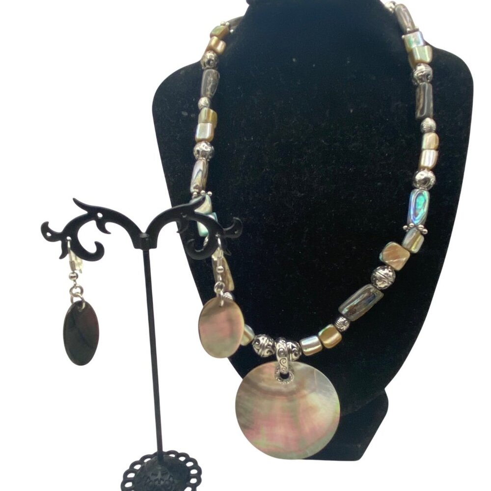Cookie Lee Style Shell Pendant Necklace Earring Set Unmarked Beaded Silver Tone